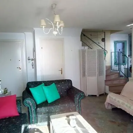 Elegant And Classy Maisonette 2 Semesterbostad *